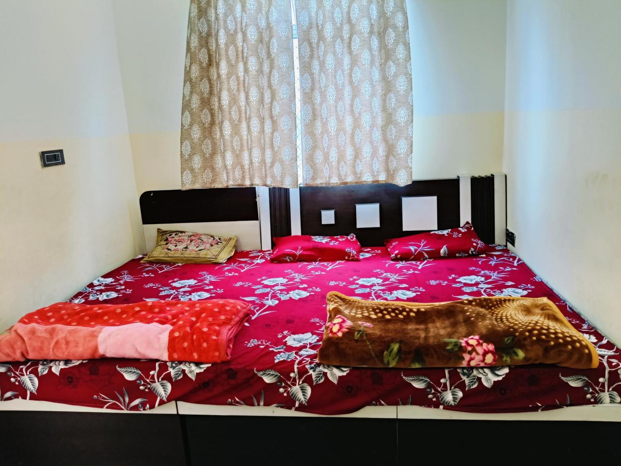Jai Hanuman Guest House Palsana  Zewnętrze zdjęcie
