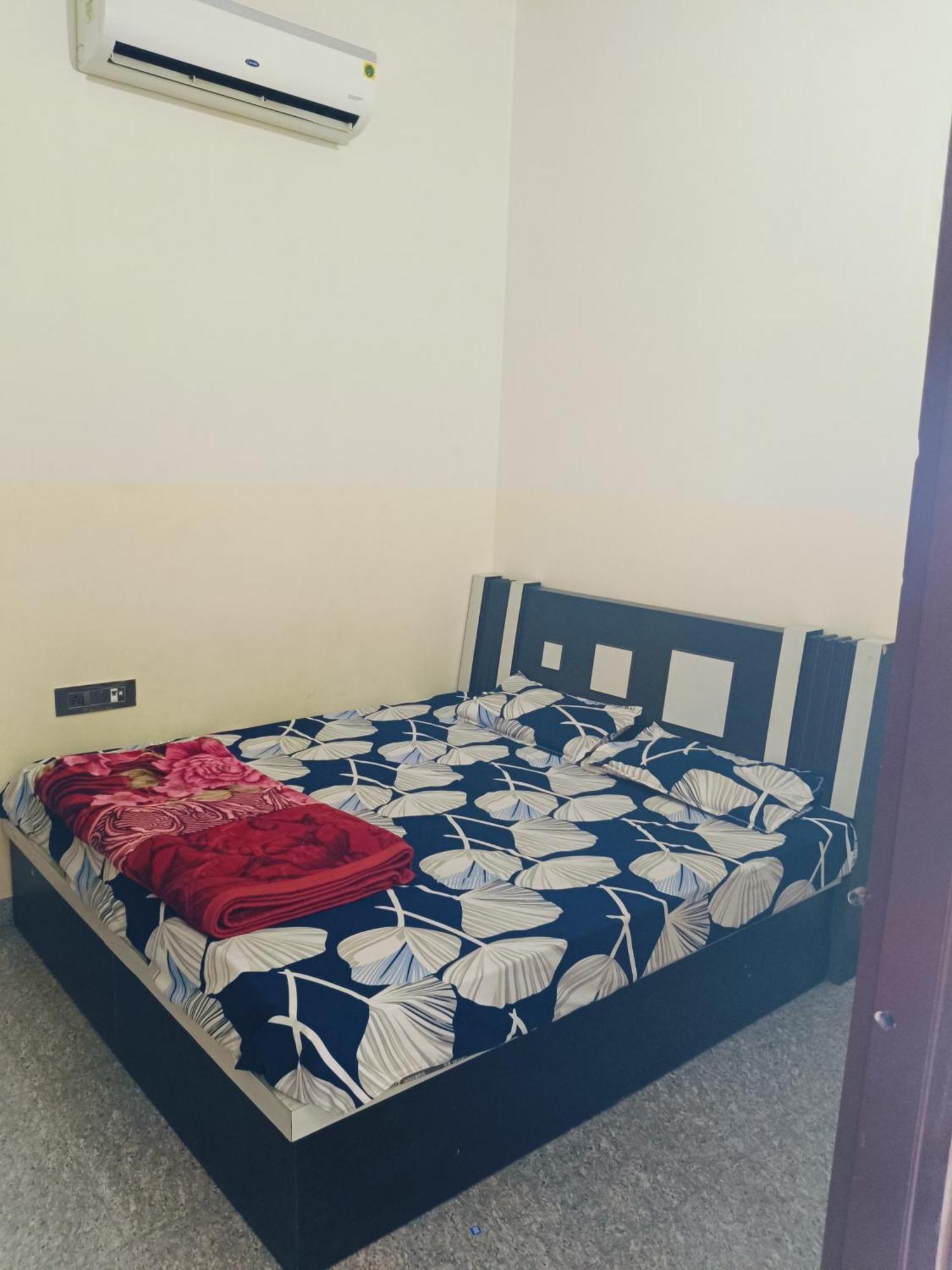 Jai Hanuman Guest House Palsana  Zewnętrze zdjęcie