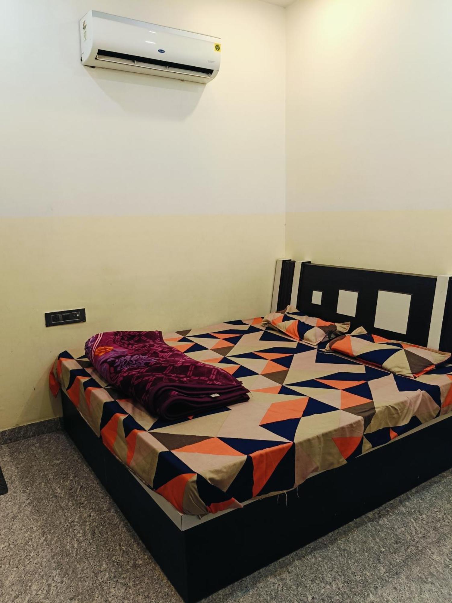 Jai Hanuman Guest House Palsana  Zewnętrze zdjęcie
