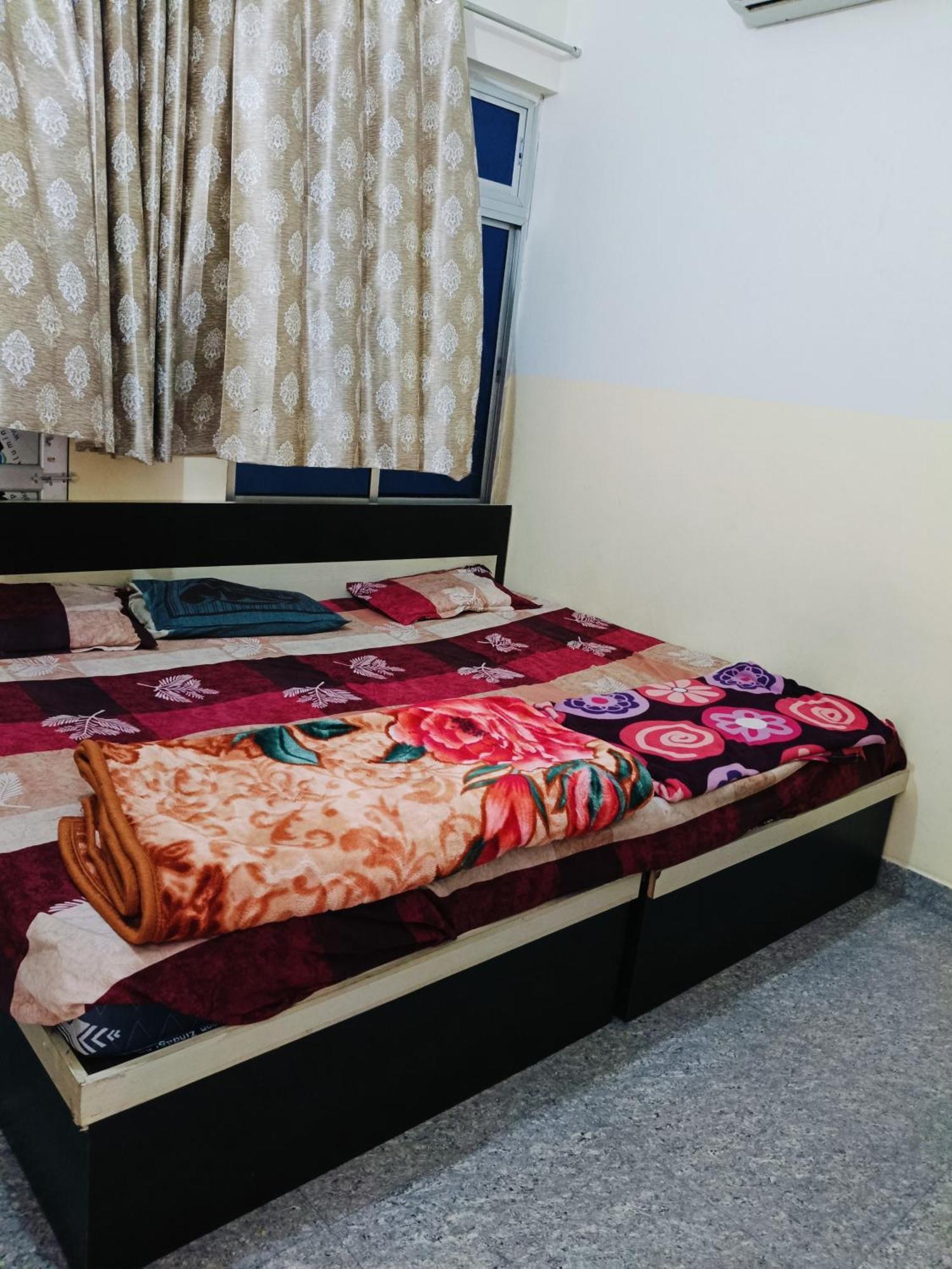 Jai Hanuman Guest House Palsana  Zewnętrze zdjęcie