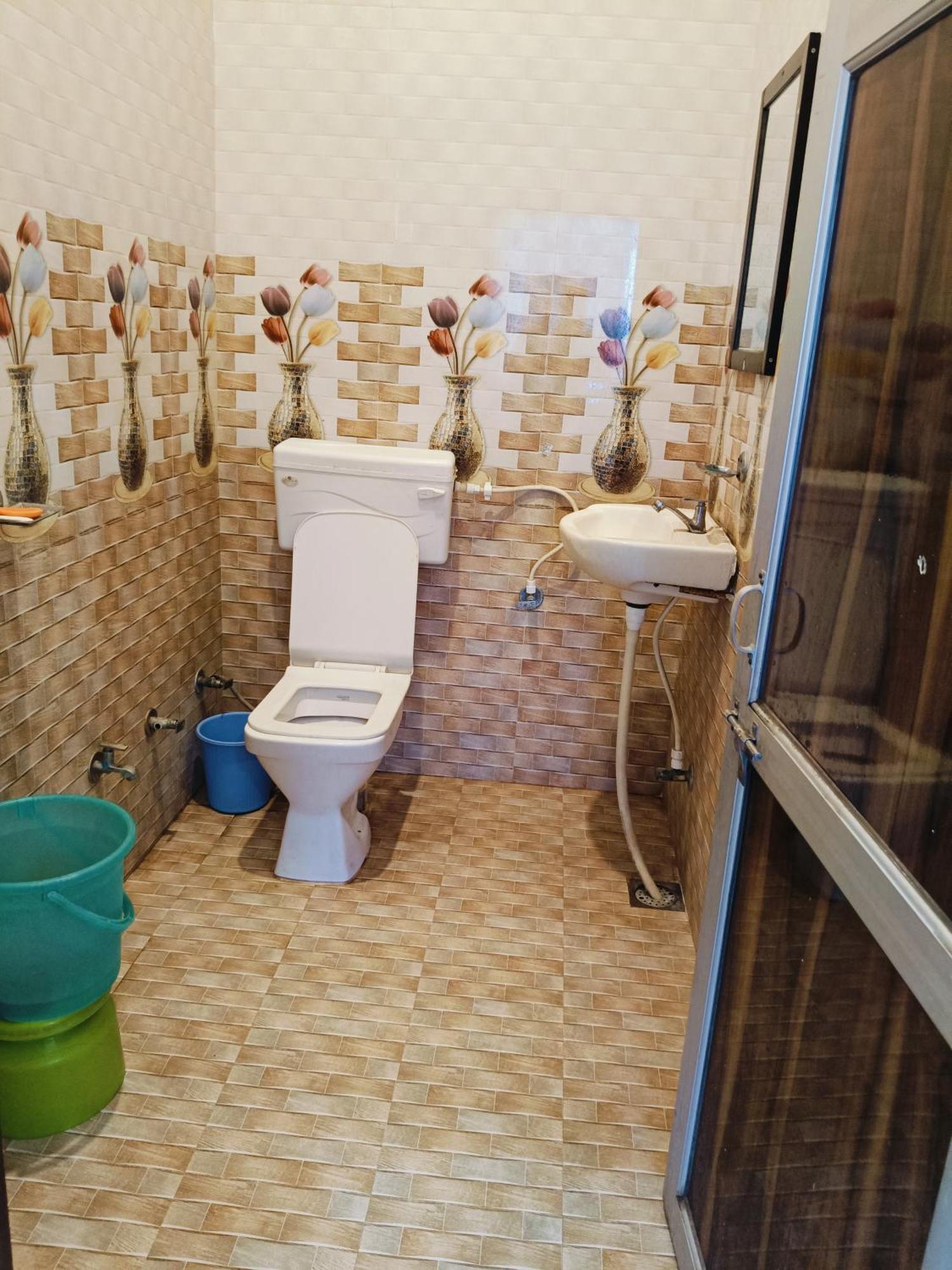 Jai Hanuman Guest House Palsana  Zewnętrze zdjęcie