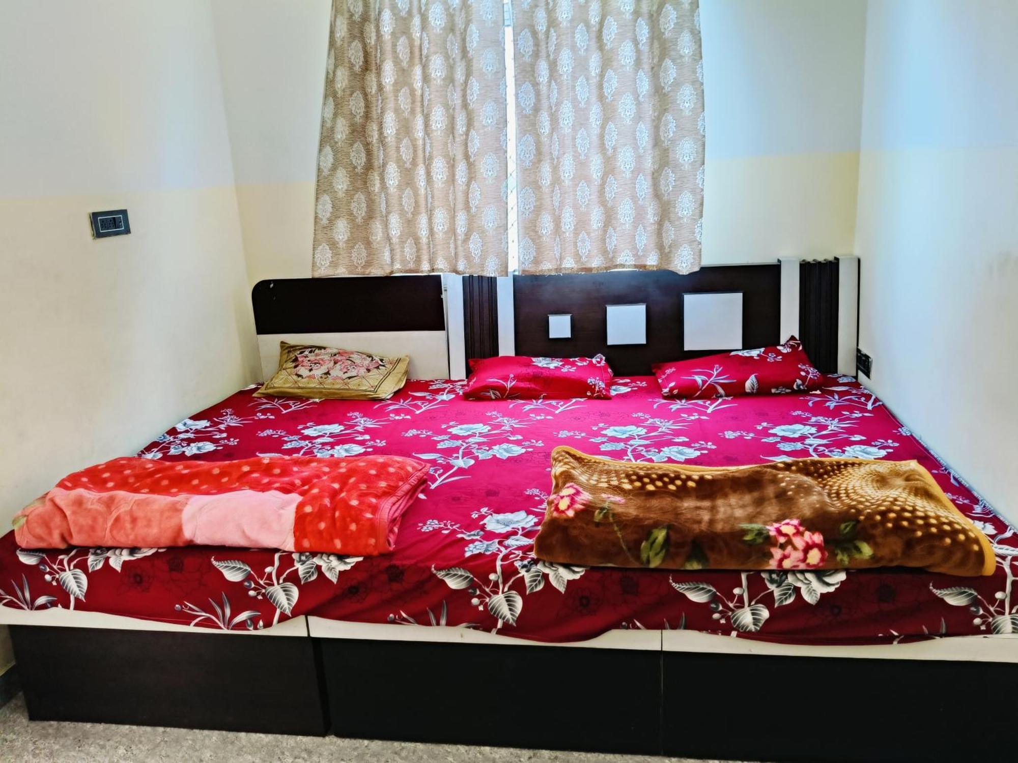 Jai Hanuman Guest House Palsana  Zewnętrze zdjęcie