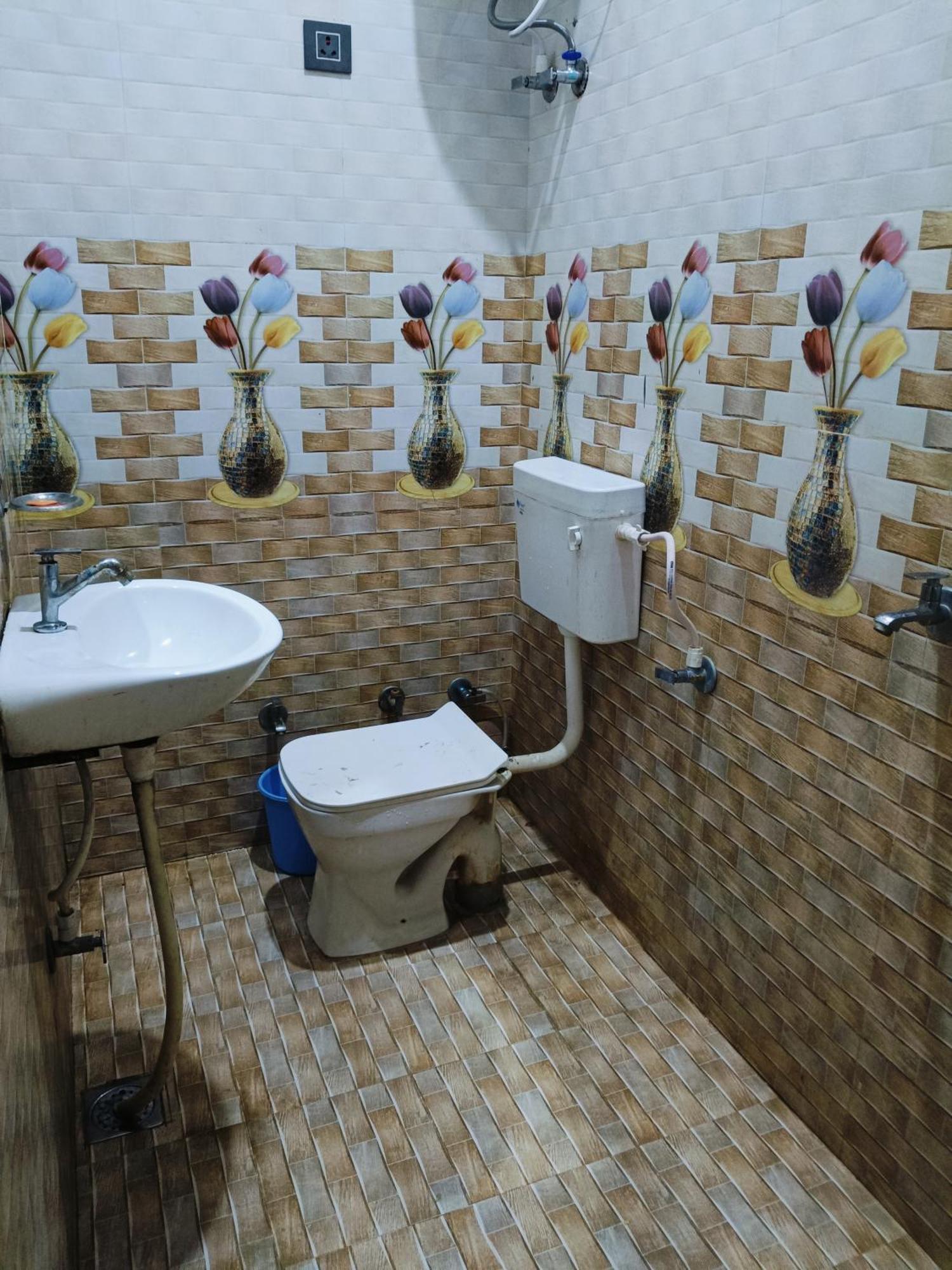 Jai Hanuman Guest House Palsana  Zewnętrze zdjęcie
