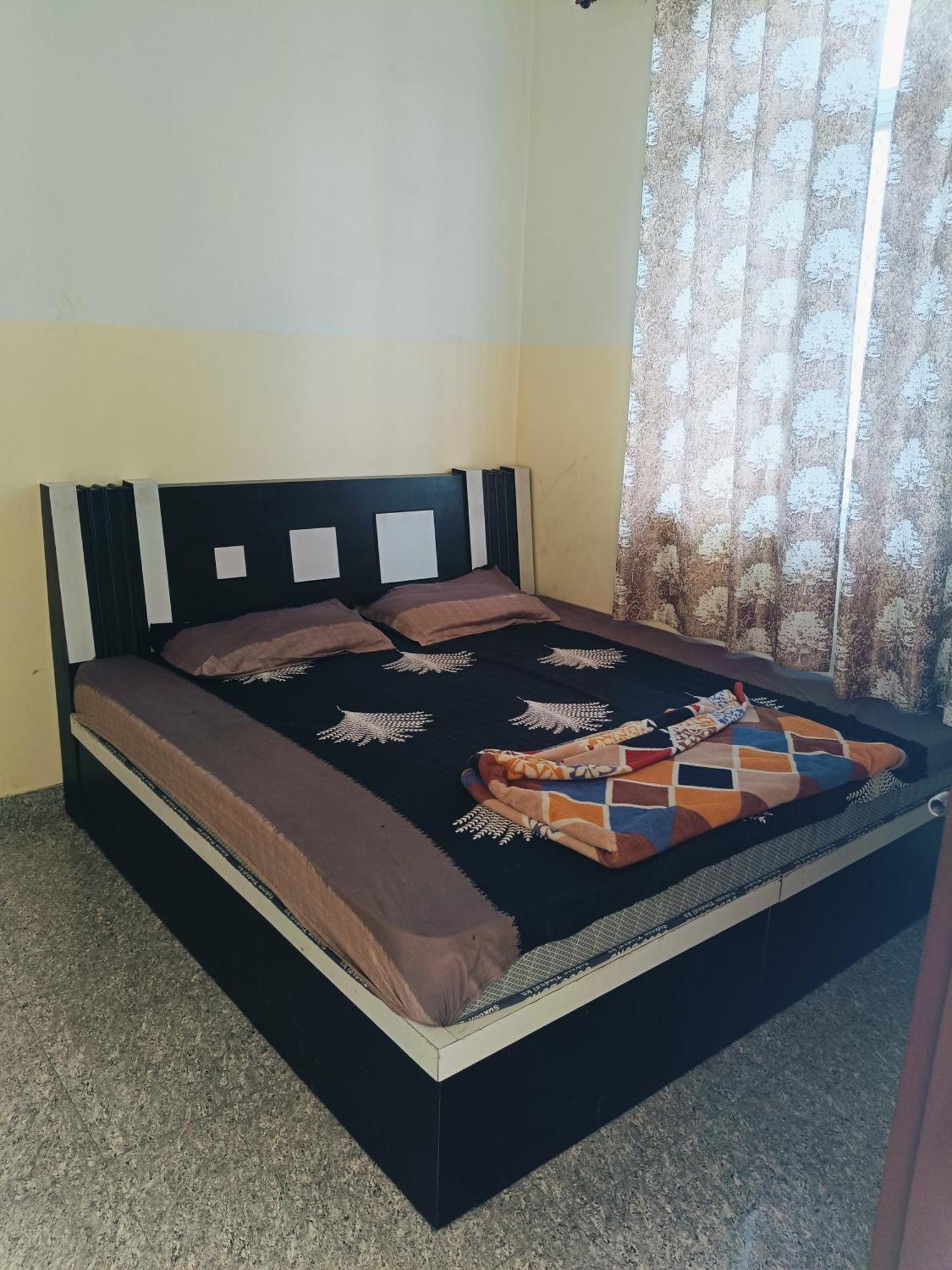 Jai Hanuman Guest House Palsana  Zewnętrze zdjęcie